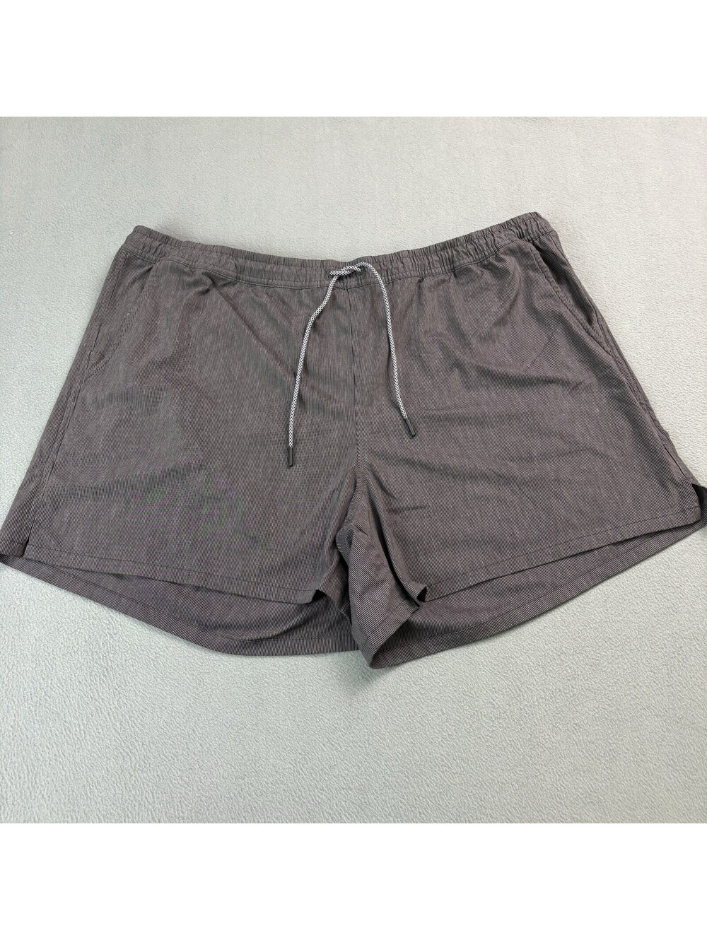 Athleta Pin Stripe Marin 5” Board Short Size 2XL Gray